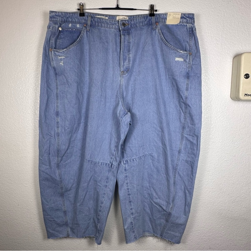 Universal Thread Women’s High Rise Curved Leg Light Blue Denim Jeans Size 26